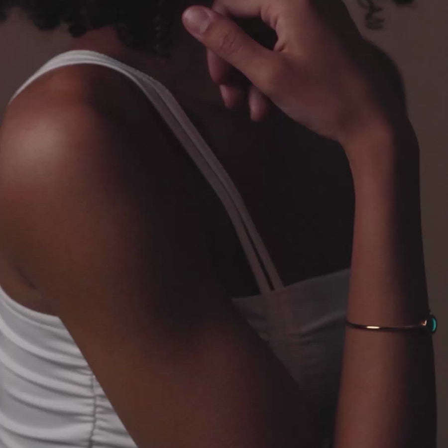 Video of woman wearing Crépuscule Cuff in Gold