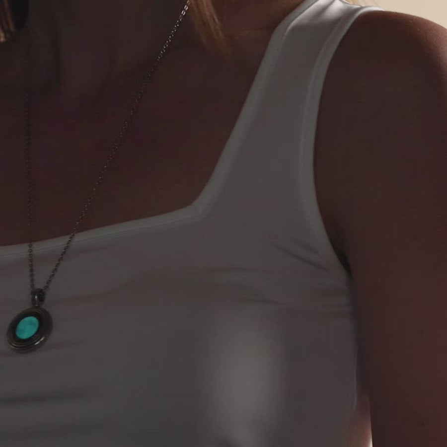Video of woman wearing Regio Necklace in Pewter