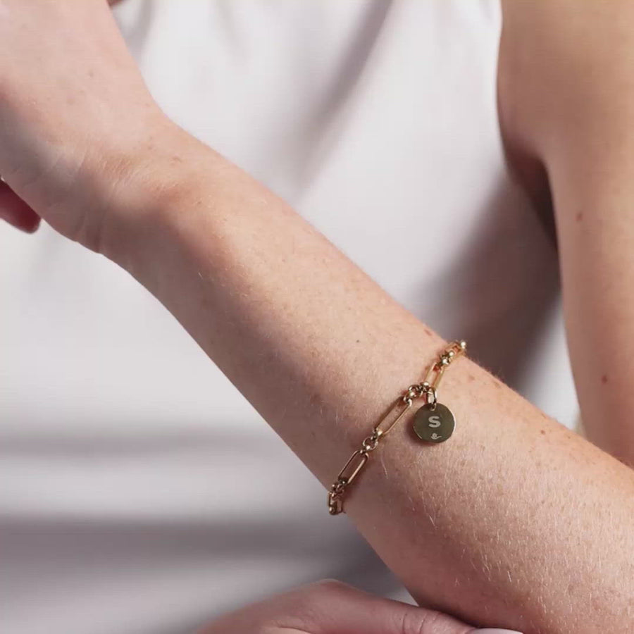 Video of woman wearing Solar Link Bracelet in Gold