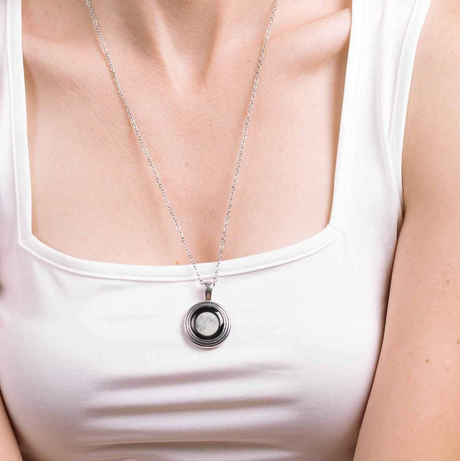 Woman wearing Regio Necklace in Pewter